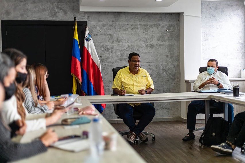 RafaelRamirezC's tweet photo. Viernes de gabinete; es aquí donde organizamos esas grandes ideas para recuperar a Maracaibo y revisamos todo lo que tenemos que trabajar para hacer de Maracaibo, la ciudad que soñamos. https://t.co/BgcX4RGVqS