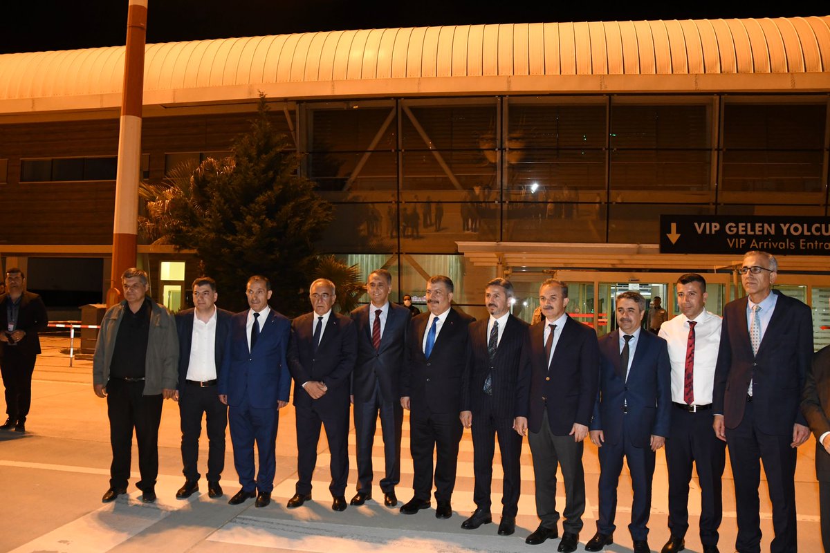 Bir dizi temas ve ziyaretlerde bulunmak üzere kadim şehrimiz #Adıyaman'a gelen Sağlık Bakanımız Sn <a href="/drfahrettinkoca/">Dr. Fahrettin Koca</a>  'yı  günün sonunda Havaalanıda uğurladık. Yolunuz Açık Olsun Sn. Bakanım.
<a href="/AhmetAYDIN_02/">Ahmet AYDIN</a> <a href="/mehmetdagtekin_/">Mehmet Dağtekin</a> <a href="/Drsuleymanklnc/">Dr. Süleyman Kılınç</a>