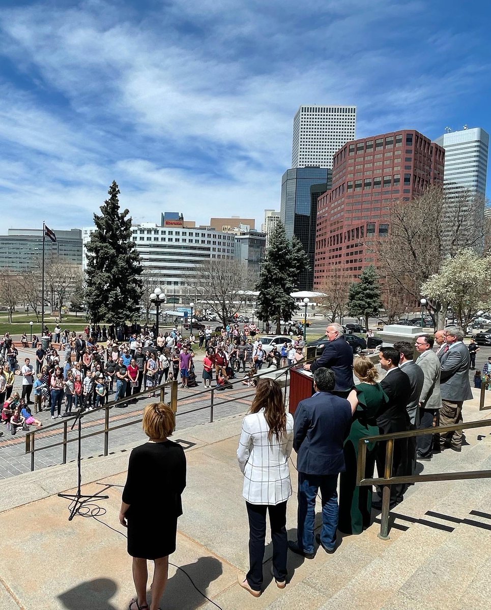 I’m honored to have been the Senate sponsor for the tribute presented today recognizing CHEC and homeschoolers across the State of Colorado! Thank you to everyone who showed up in support of homeschoolers day! #CHEC #homeschoolers #educationalchoice #coleg #copolitics
