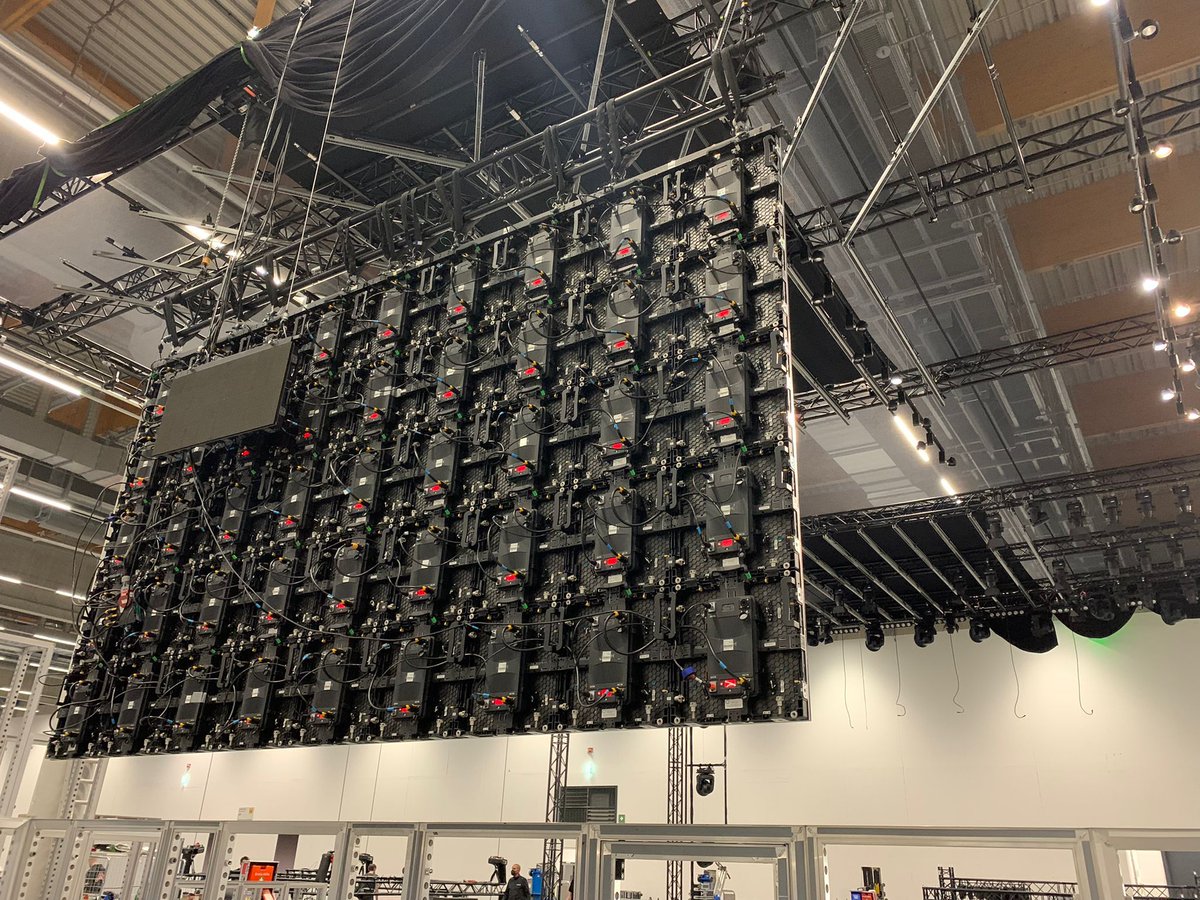 Stage_223's tweet photo. Der Aufbau der #Prolight + Sound 2022 ist schon im vollen Gange! Wir werden ab Dienstag jeden Tag Live von der Messe berichten. #PLS2022 #Prolightandsound  

1/ https://t.co/Jni2u9wXEW