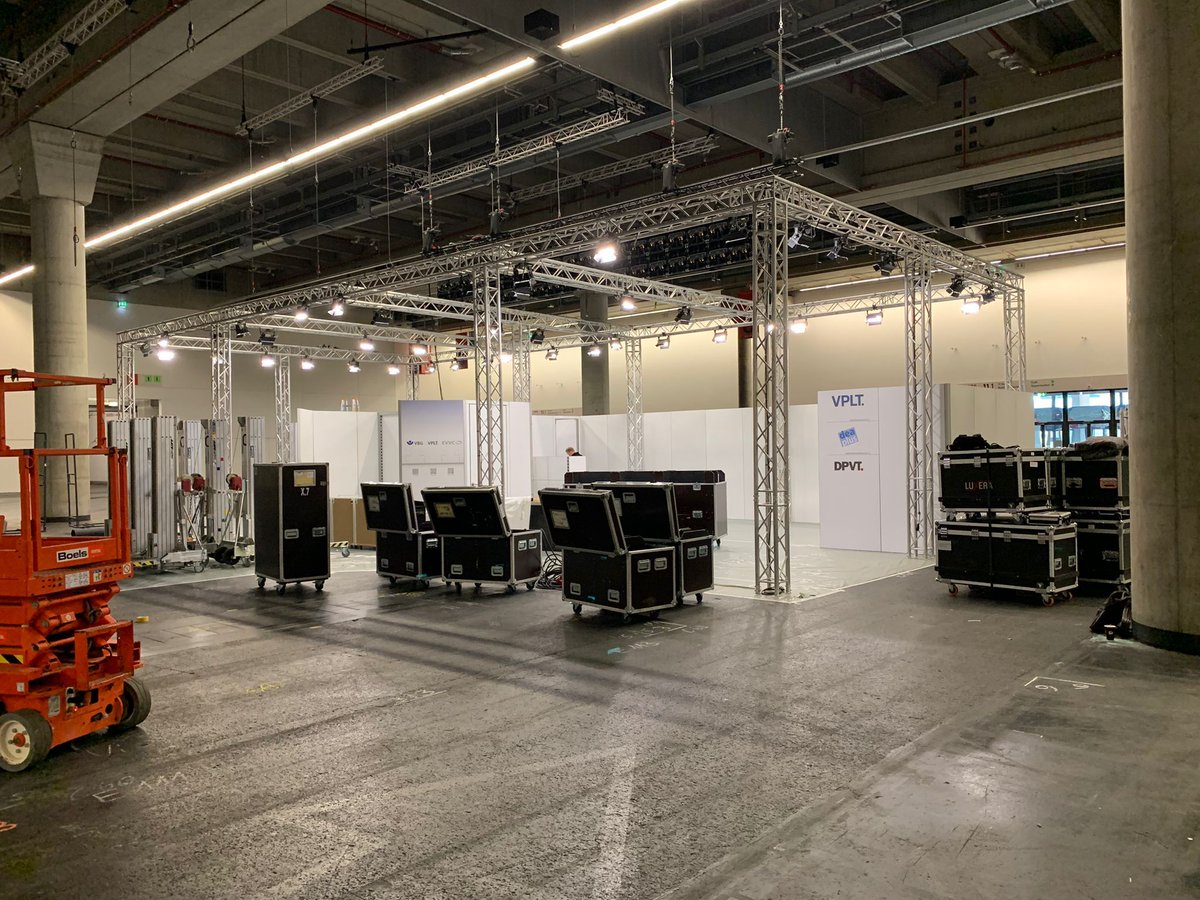 Stage_223's tweet photo. Der Aufbau der #Prolight + Sound 2022 ist schon im vollen Gange! Wir werden ab Dienstag jeden Tag Live von der Messe berichten. #PLS2022 #Prolightandsound  

1/ https://t.co/Jni2u9wXEW