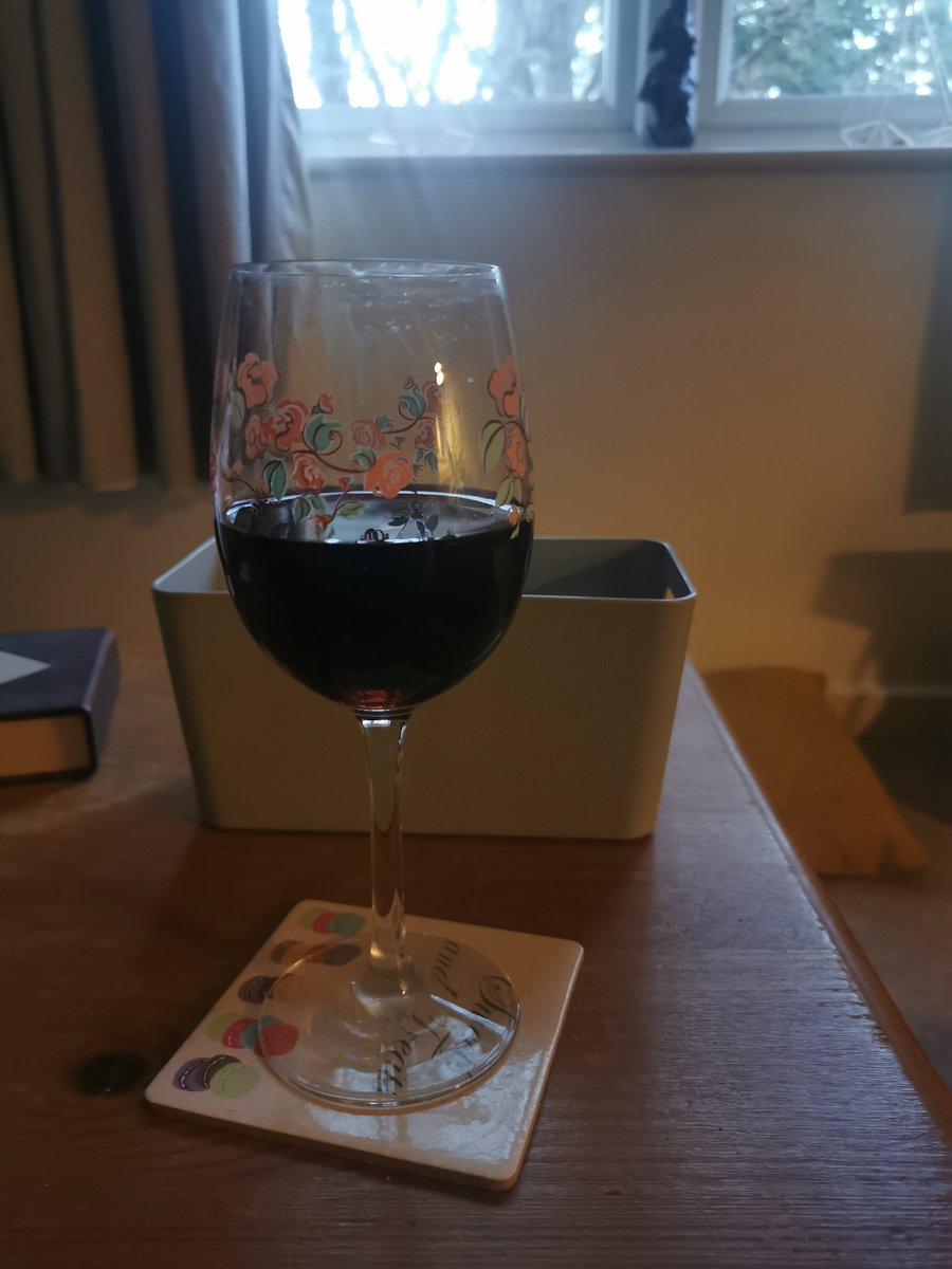 tashblove87's tweet photo. Must be time for a small glass of wine https://t.co/oIBC2Cttv1