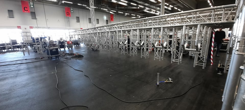 Stage_223's tweet photo. Auch bei #Steinigke Showtechnic ist der Aufbau schon im vollen Gange. #PLS2022 #PLS #Prolightandsound #eurolite #Veranstaltungstechnik #messefrankfurt https://t.co/d5I4GLLehW