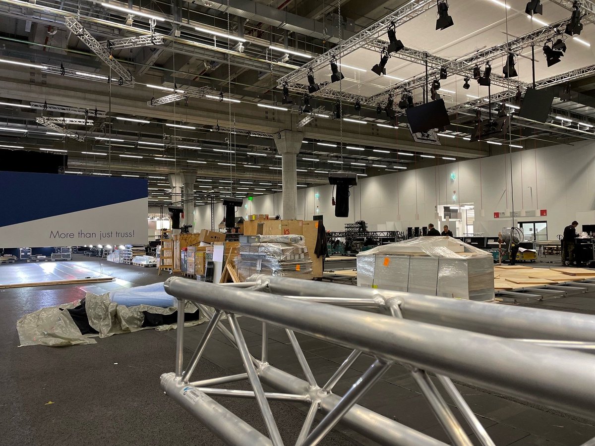 Stage_223's tweet photo. Auch bei #Steinigke Showtechnic ist der Aufbau schon im vollen Gange. #PLS2022 #PLS #Prolightandsound #eurolite #Veranstaltungstechnik #messefrankfurt https://t.co/d5I4GLLehW