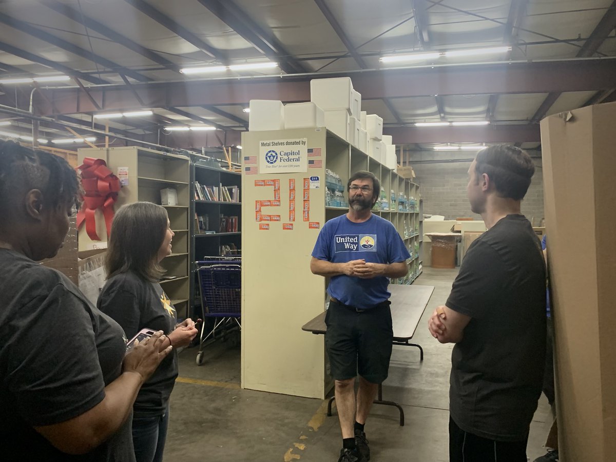 kansashealthorg's tweet photo. We love seeing community partners in action. Yesterday, staff volunteered at the @unitedwayplains GIV warehouse sorting through corporate donations so nonprofits can shop for their client’s needs for free. 

Volunteers are needed! Call (316)267-1321 https://t.co/defLQTCsO6 https://t.co/a5fhY0xuCP