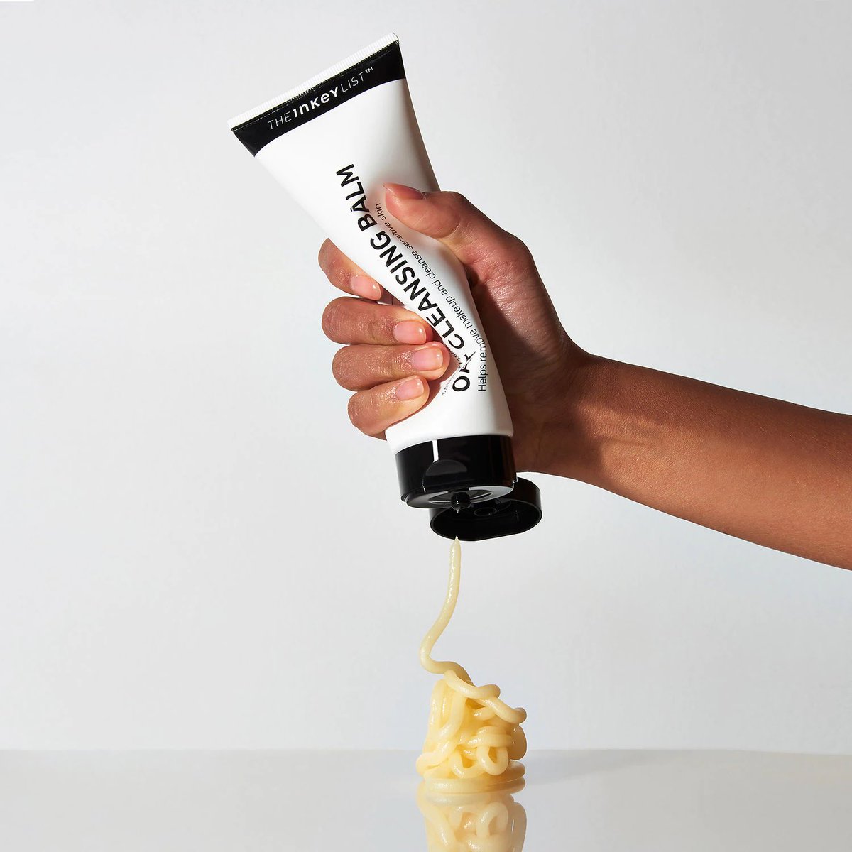lafcosmetics's tweet photo. Doux et adapté aux peaux sensibles, ce baume nettoyant à l'avoine nettoie et nourrit la peau en profondeur 💦

Riche en antioxydants, il contribue à atténuer l'apparence des pores dilatés et élimine les points noirs pour une peau fraîche et plus nette !😍

Prix : 13.000f https://t.co/xDXmsp5QuB