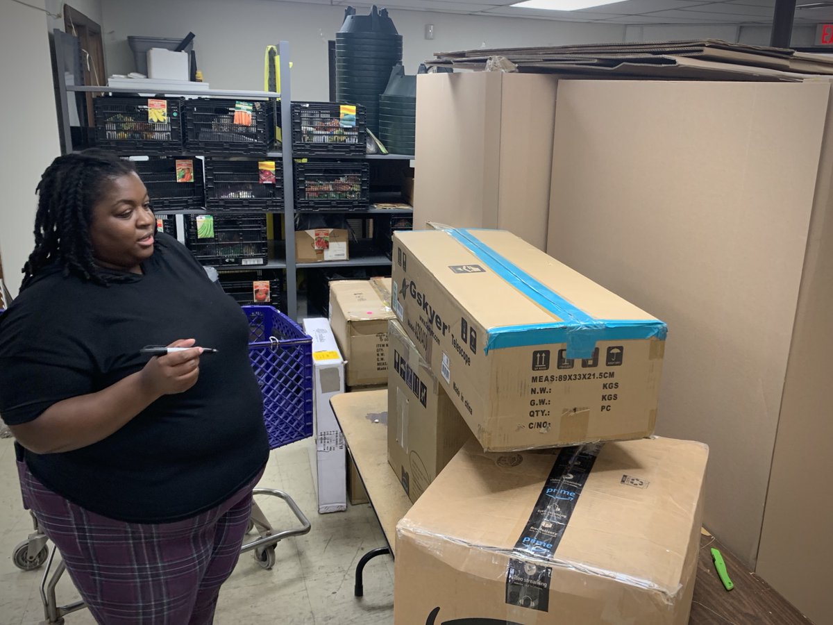 kansashealthorg's tweet photo. We love seeing community partners in action. Yesterday, staff volunteered at the @unitedwayplains GIV warehouse sorting through corporate donations so nonprofits can shop for their client’s needs for free. 

Volunteers are needed! Call (316)267-1321 https://t.co/defLQTCsO6 https://t.co/a5fhY0xuCP