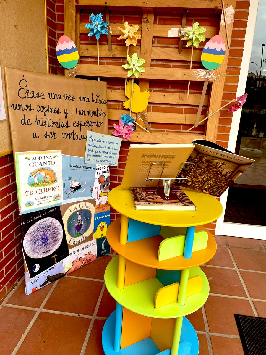 ei_olivos's tweet photo. Para celebrar el Día del libro: lectura ininterrumpida de cuentos infantiles. Gracias a todas las familias que han colaborado. Y también al taller de Familias por contarnos ”A qué sabe la Luna”.
Lo mejor de todo es que poco a poco recuperamos la normalidad. 
#Diadellibro2022 https://t.co/qRGYugNBG1
