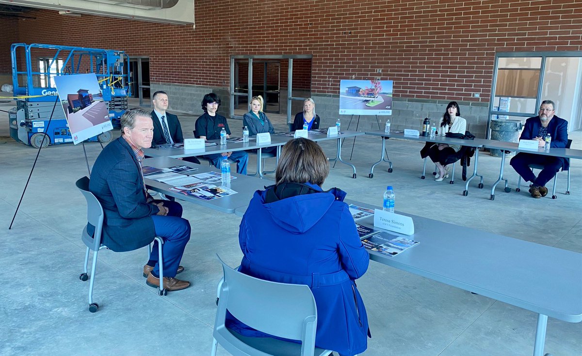 SenJonHusted's tweet photo. Lt Governor @jonhusted stopped in Mentor for a roundtable with @awtthinkmfg partners to learn about how #TechCred and #IWIP are helping local businesses meet their workforce needs! https://t.co/rLiAZIrTeZ