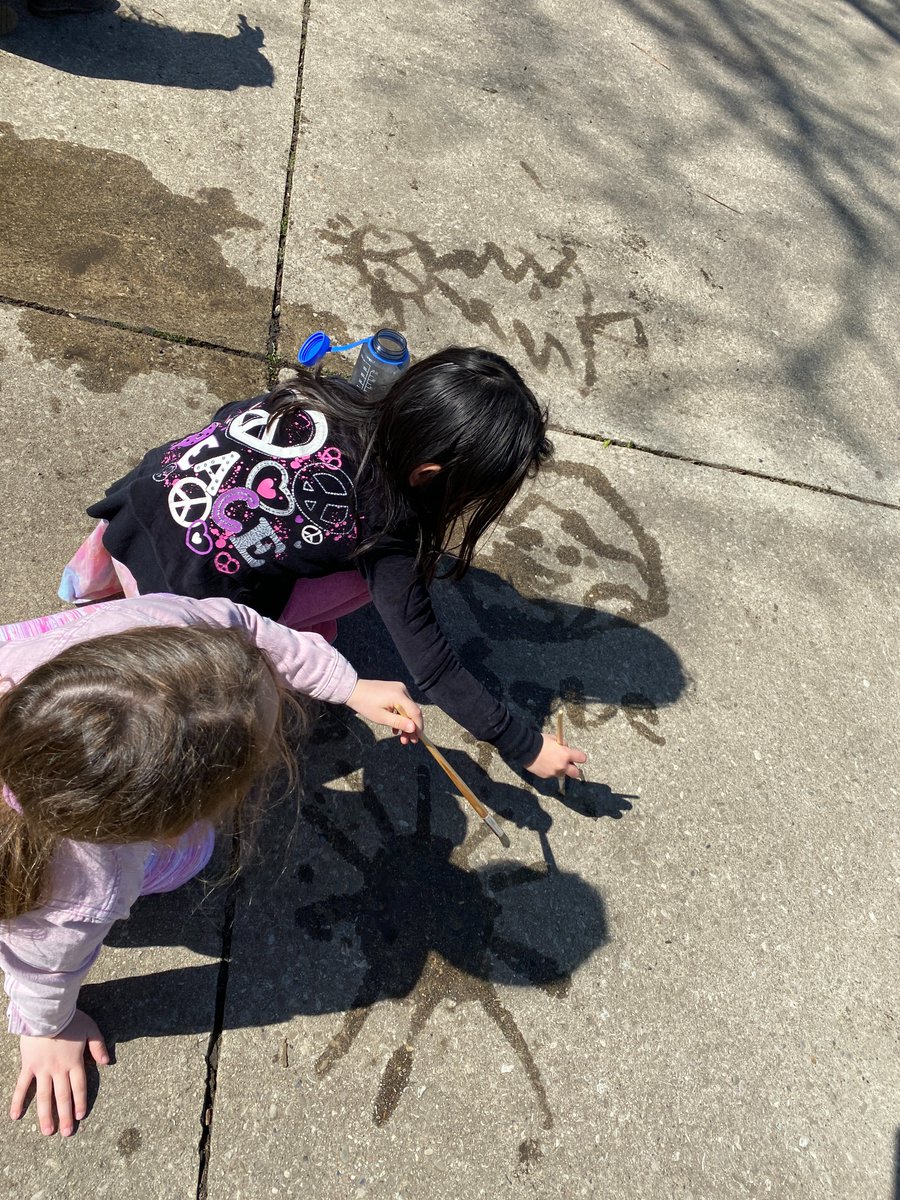 Everyday should be #EarthDay !
Gr 2 students from <a href="/JackmanPS1/">Jackman PS</a> investigate the importance of air and water at Withrow Park, painting inspiring messages with the best eco-paint, water! #outdoorlearning <a href="/TOES_TDSB/">TOES_TDSB</a>