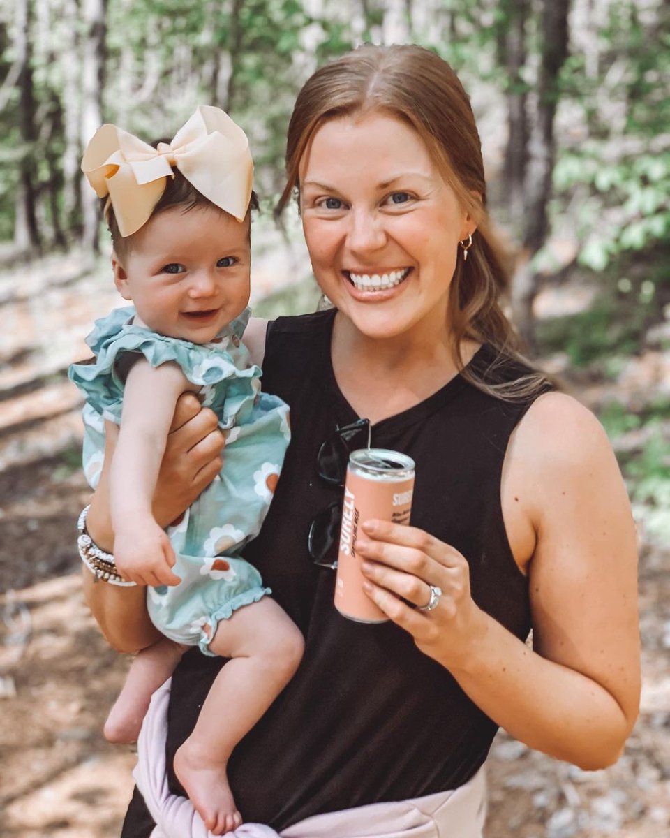 Buy your favorite mom the gift of actually good non-alcoholic wine! Order before April 27th to get your gift in time for Mother’s Day! 💕 #drinksurely #mothersday⁠
⁠
⁠
photo via @threefinchsisters