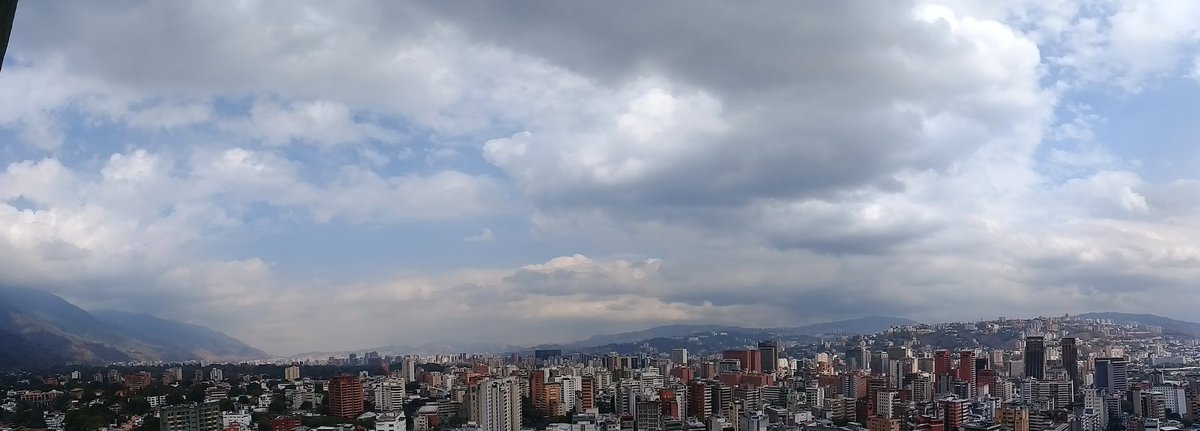 jaimedeabreu1's tweet photo. #RadioDelivery reporte del clima.
Así luce el cielo caraqueño a esta hora de la tarde del día #Viernes #22DeAbril
@domingof1 @adultojoven881 https://t.co/k83ufrLSVM