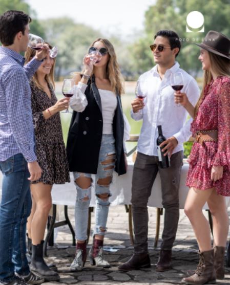 “El mejor vino no es necesariamente el más caro, sino el que se comparte” (George Brassens).