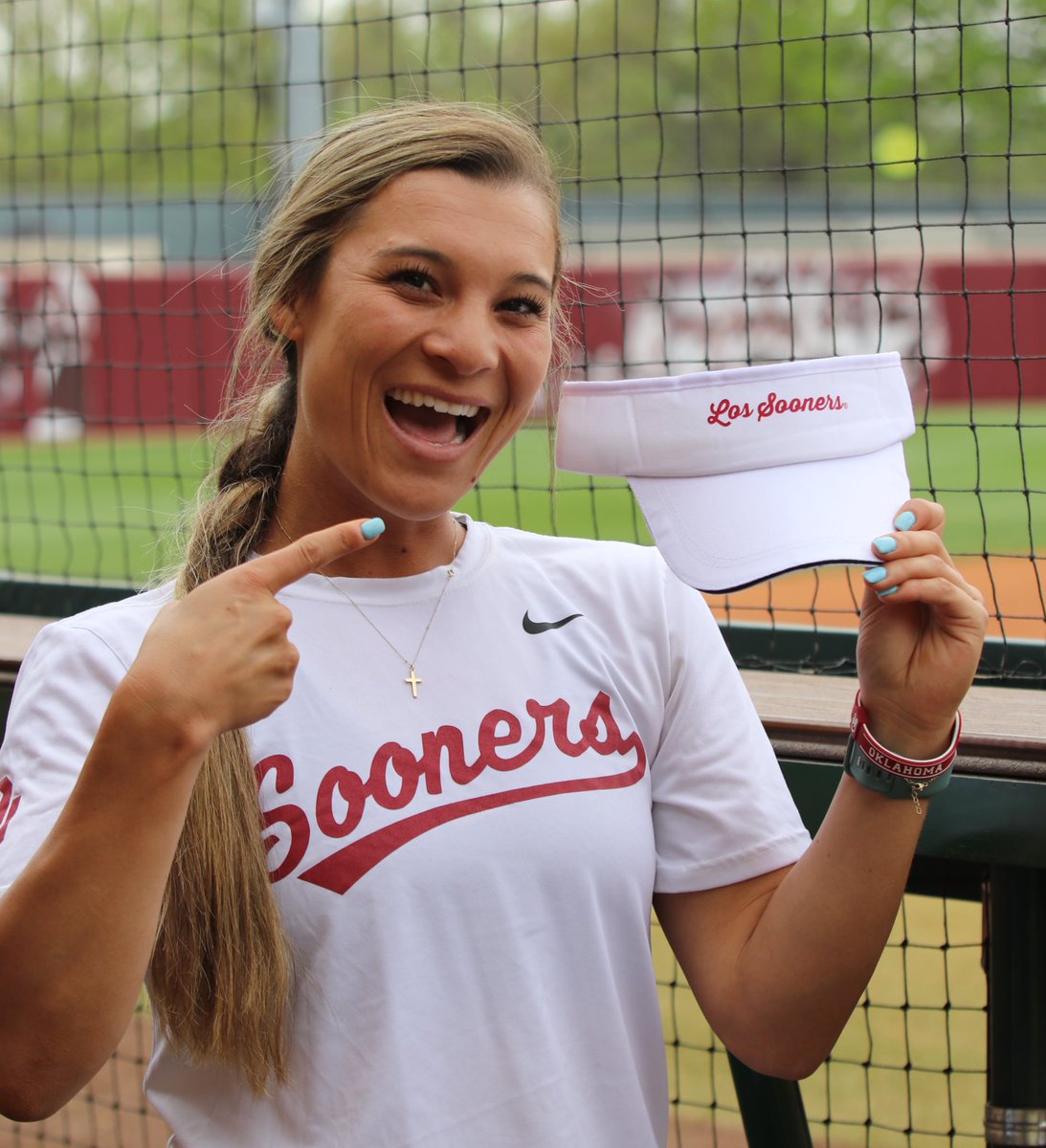 𝐀𝐋𝐋 the giveaways! 🖼🥤🧢

Get your Taylon poster, fifth collective cup and a <a href="/LosSooners/">Los Sooners</a> visor tonight! 

#ChampionshipMindset