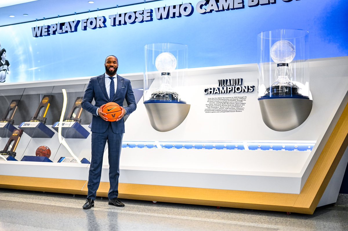 NovaMBB's tweet photo. Introducing the newest Head Coach of Villanova Men’s Basketball, @kyleneptune ✌️ https://t.co/MPe3Fzphsf