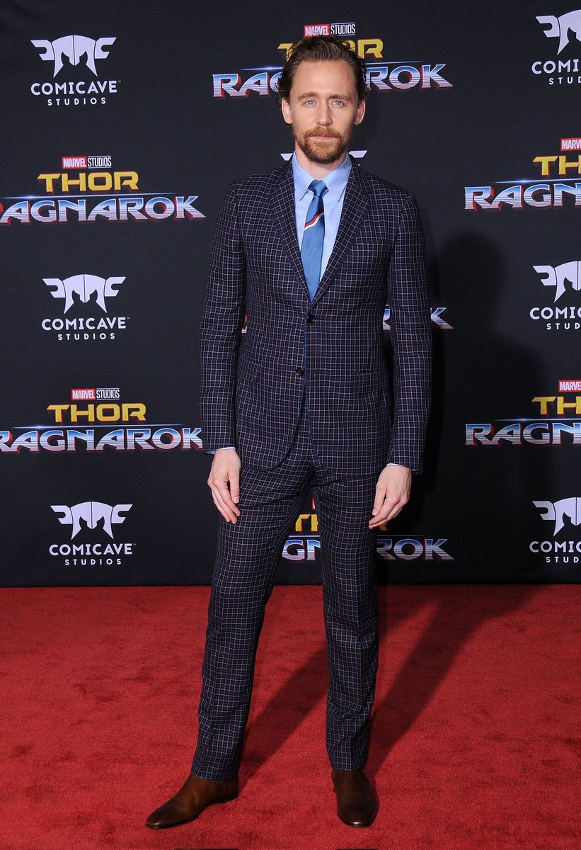 RT @Safe4Hiddles: Tom Hiddleston at the Thor: Ragnarok Premiere (2017) https://t.co/hNSnfo98pR