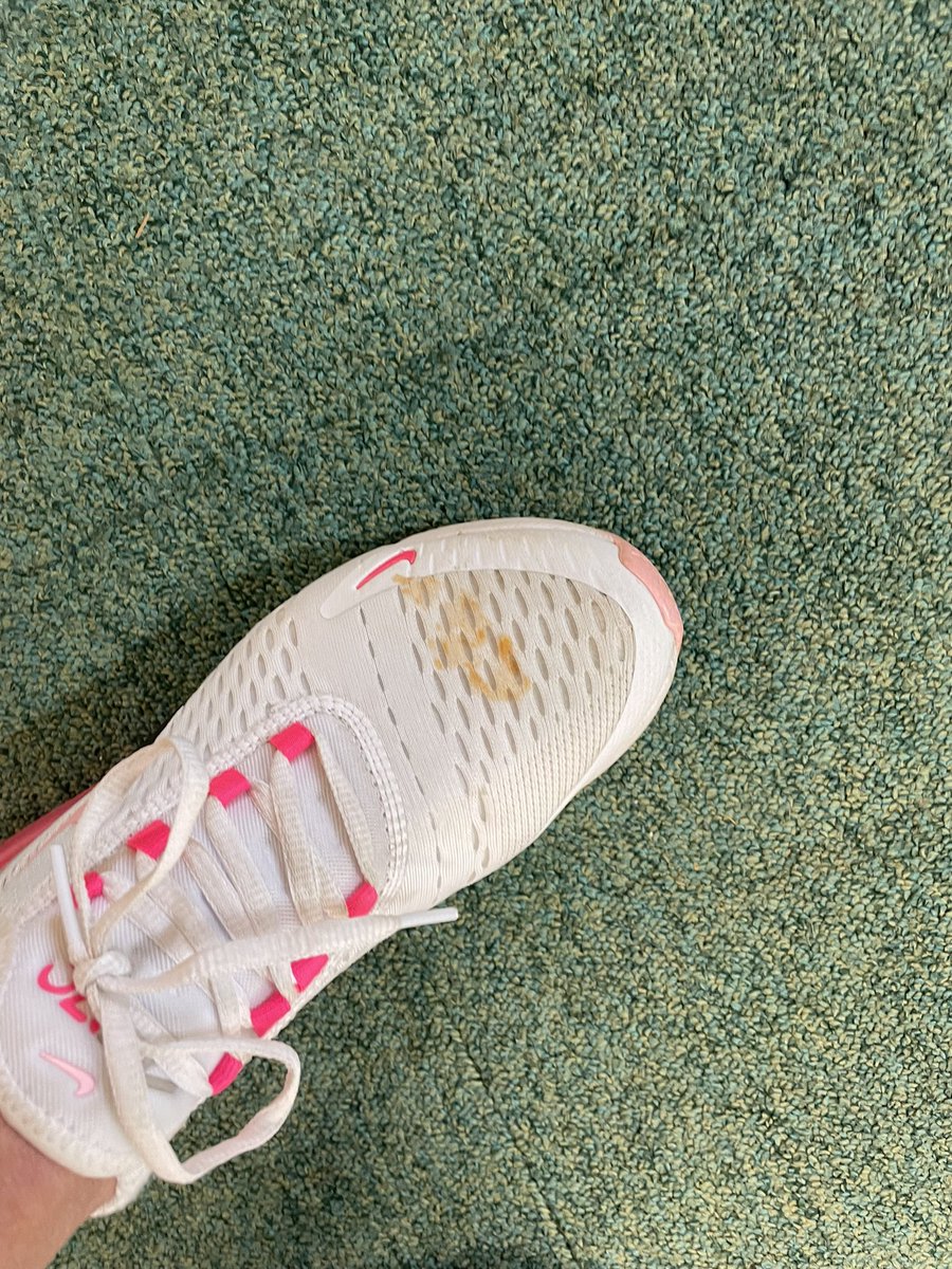 When your lunch on the move sausage, rolls off your plate, via the tommy sauce and lands on your new white trainer 😫😫😫😫#FridayVibes