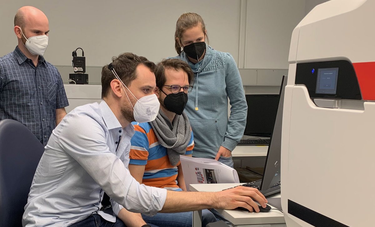 Excited to be at the start of our first spatially resolved transcriptomics run with <a href="/SMTirier/">Stephan Tirier</a> on the <a href="/ResolveBioSci/">Resolve Biosciences</a> system. It will work for us over the weekend and we'll see the results on Monday...