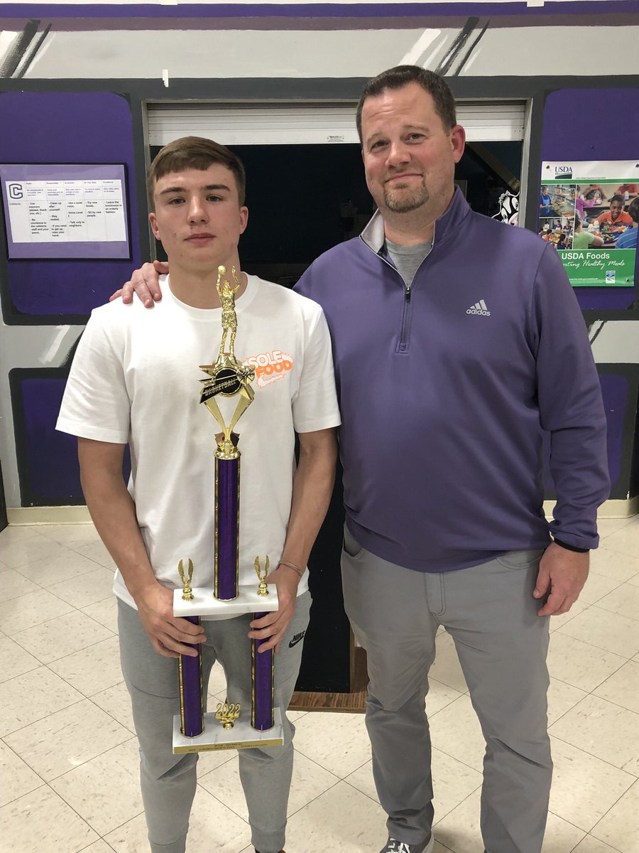 CavernaHigh's tweet photo. Congratulations to Tayden Logsdon and Kaliana Richardson for being selected as the WLOC players of the year￼! #colonelstrong @Caverna_ISD @CavernaAth https://t.co/OzCItyEJFb