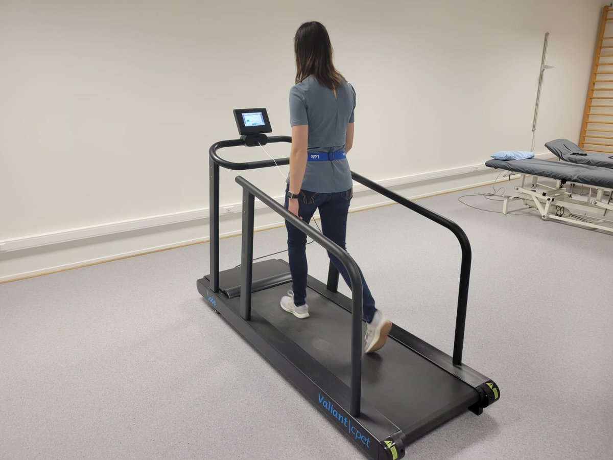 Showing the visiting students from Elon University around in our lab at RERE! 🤩