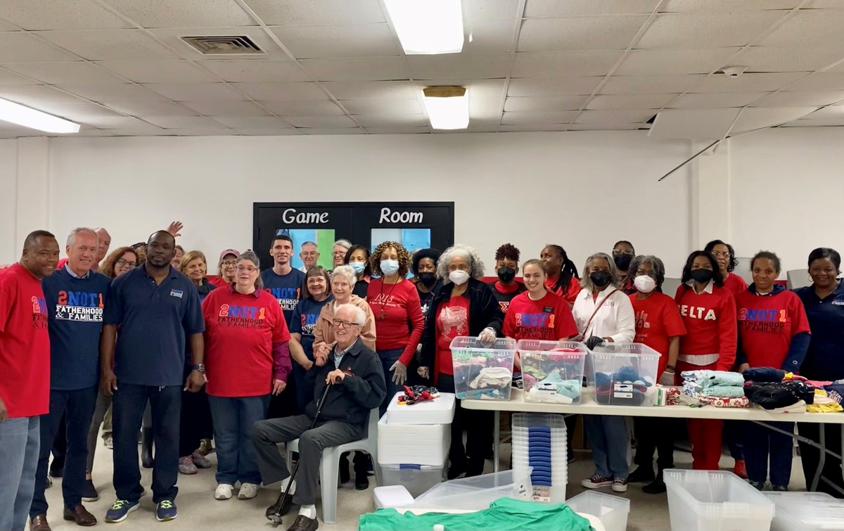 What incredible energy at the <a href="/2NOT1/">2NOT1</a> Community Closet cleanup! Volunteers helped organize donated clothing and household items, and build shelving for storage. Thank you to @CH_JesusChrist &amp; Delta Sigma Theta for volunteering!
Visit mygiveaday.com #LiveUnited #MGAD2022