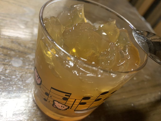 ジャスミンティーゼリーを食べます🐱🥄
たっぷり200gで7キロカロリー! 