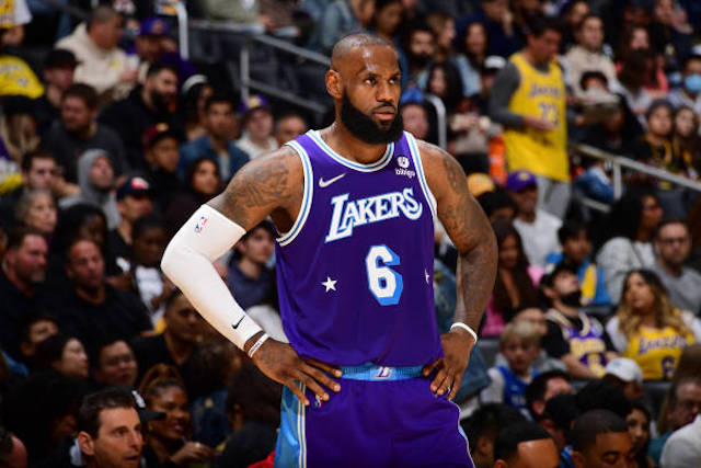 LeBron James, Lakers lead NBA in merchandise sales through 1st