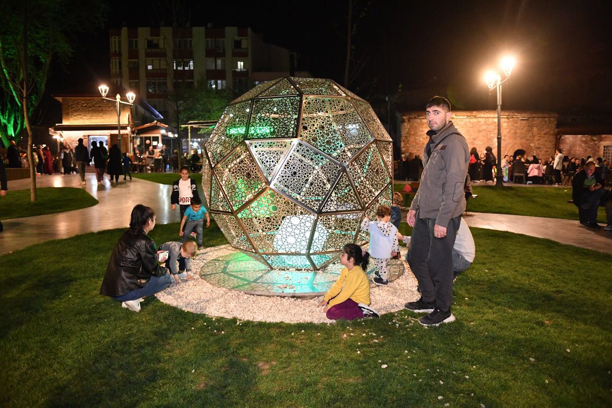 Zağnospaşa camiinde gerçekleştirdiğimiz çalışmalar sonucunda artık sosyal alanları ile çok daha güzel bir ortam oluştu. Hemşehrilerimiz rahatlıkla sohbet etme ve bir araya gelme imkanına kavuştu. İftardan sonra bizde vatandaşlarımızın memnuniyetlerini almaktan keyif aldık.