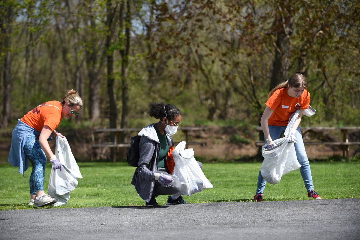 SusquehannaU's tweet photo. Happy Earth Day! π
This year, SU students & faculty joined the Susquehanna Greenway Partnership for a litter clean-up to improve the health of the Susquehanna River.
This project was a part of SU SERVE, our annual tradition of service.
#gosu #suserve #earthday https://t.co/YwYJ8P2HaZ