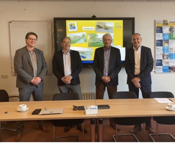 Topdag PCBO, @sinnekov en <a href="/Gemeente_Lwd/">Gemeente Leeuwarden</a> 
2. Bouwcontracten IKC Middelsee getekend. Er komt iets heel bijzonders boven water! 
<a href="/DijkstraDraisma/">Bouwgroep Dijkstra Draisma</a> <a href="/PrangerRosier/">Pranger-Rosier Inst.</a>