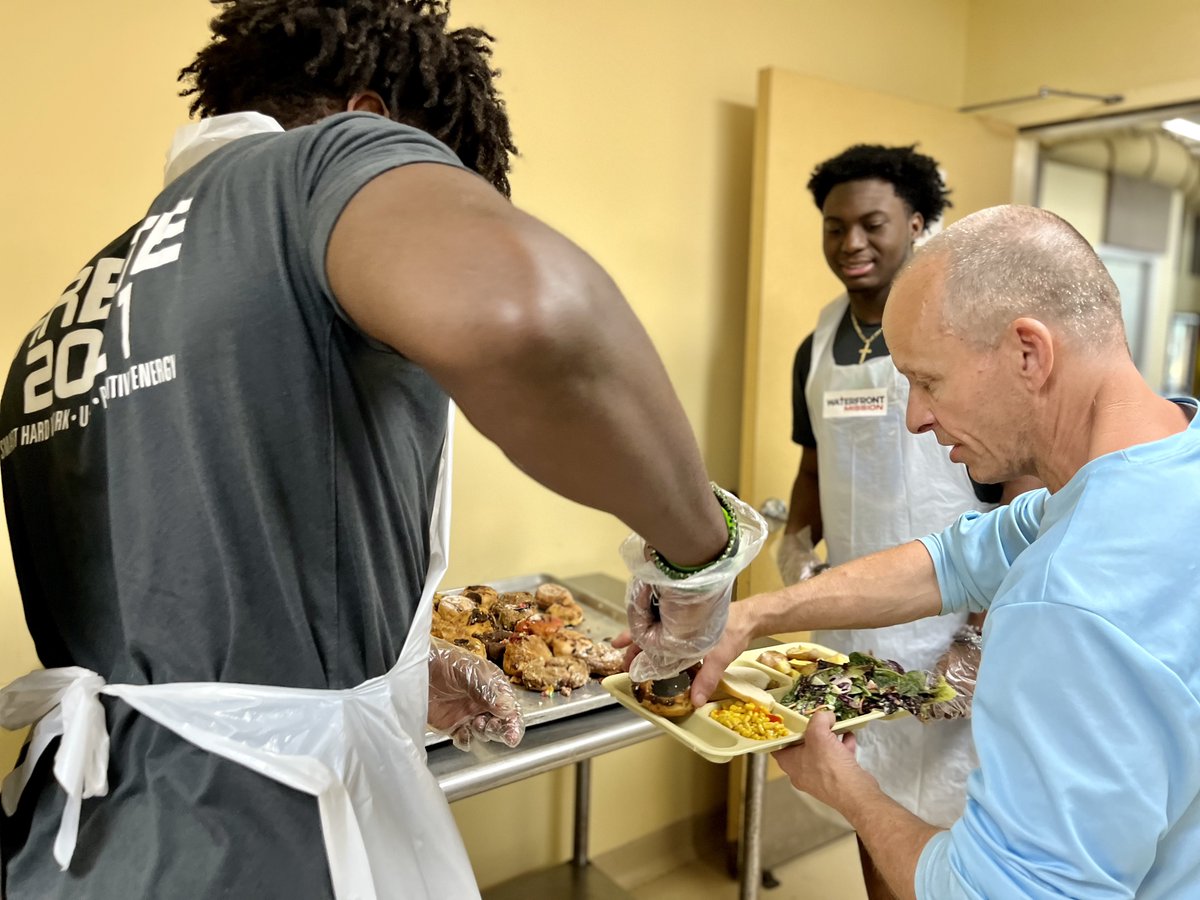 BrittonLynn's tweet photo. These guys can run, shed blocks, tackle... and cook?! Thanks @missionfriends for having @UWFFootball linebackers this morning! π
Now I know who's cooking for our next LB dinner!π€£π€£
#ArgoFootball #Arete #UWFFball https://t.co/vIkISpIYm6