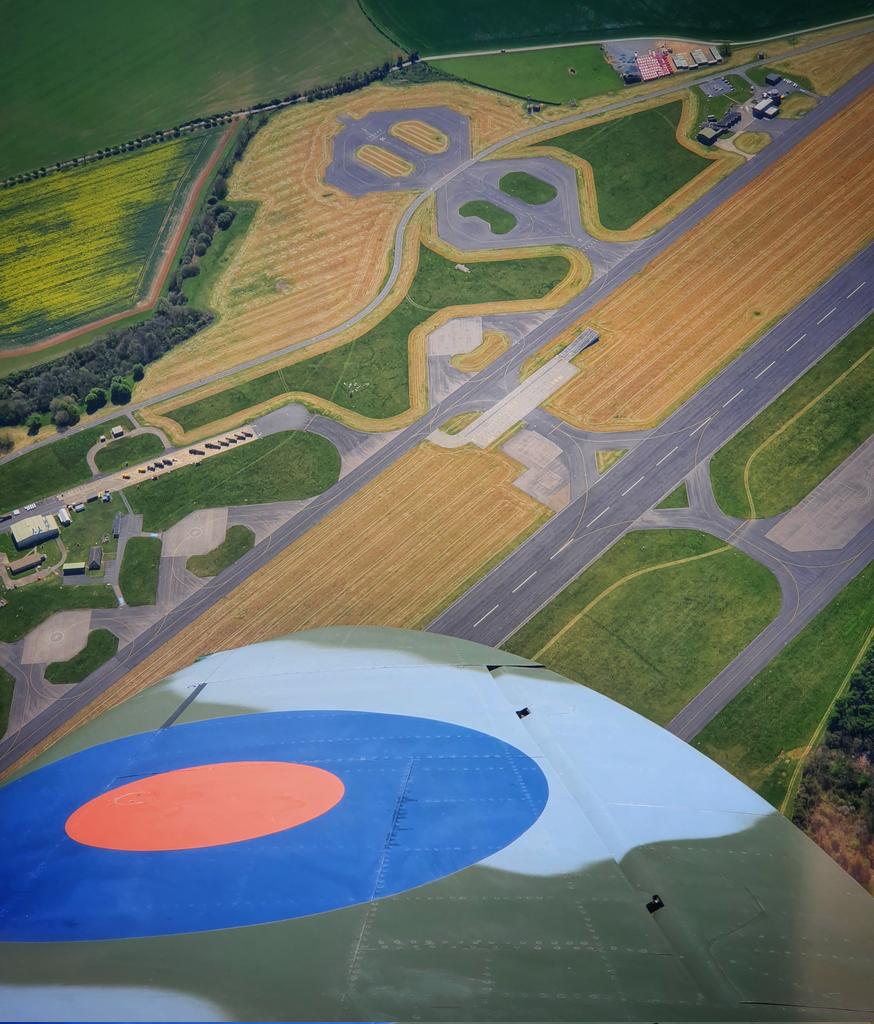 andy_durst's tweet photo. #wingfriday
A quick orbit high above RAF Wittering - can't believe the ramp is still there some 11+ years after the #Harrier last flew here.
#spitfire #wittering #pilot #avgeek #aviation #RAF #wingtipview #warbird #flying #warbirdflights https://t.co/YpFEmIY3xx