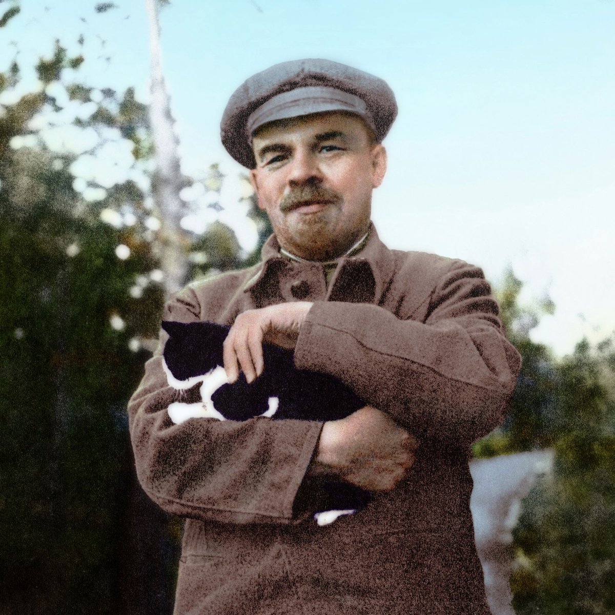 LiberationEDU's tweet photo. Today is Russian revolutionary Vladimir Lenin's birthday!
Lenin was a leader of the Bolshevik Party that led the first ever working class revolution to taking political power out of the hands of the capitalists and into the hands of the workers and oppressed themselves. https://t.co/XKqOyxsIjf