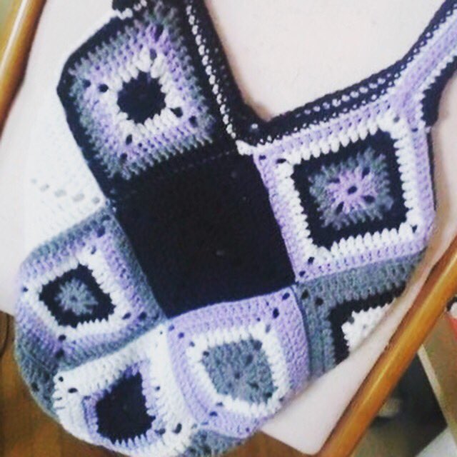 VeeByDefault's tweet photo. Happy Friday Crafty Fam🧶

Warmer weather means less time indoors, and less time to crochet.  This tote bag project is sized to-go and fits more than just your WIP and is a super quick project. Free pattern👇🏻

https://t.co/PWRgrXsJpw

#MHHSBD #Crochet #VeeByDefault https://t.co/9HYKjxov9U