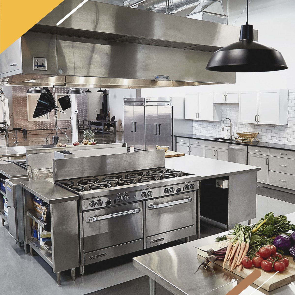 WeAreAlexander's tweet photo. We Are built to tackle marketing challenges, big and small. With over 1,100 square feet of commercial-grade kitchen space, our teams can expertly capture every intricate detail of even the largest food photography subjects.
#WeAreAlexander #AlexanderStudios #Photography https://t.co/JSIouglKa5