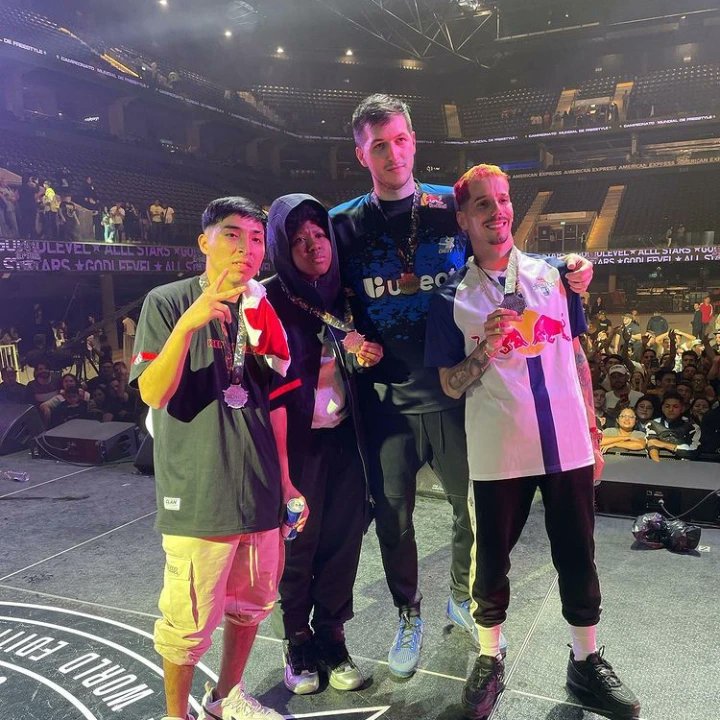 gallitostudios's tweet photo. ¡RESÚMEN CUARTOS!

• Gazir 🇪🇦 + Mecha 🇦🇷 vencen a Cacha 🇦🇷 + Meta. 🇨🇱

• Nekroos 🇵🇪 + Skone 🇪🇦 vencen a Teorema 🇨🇱 + Stuart 🇦🇷 trás réplica

• Papo 🇦🇷 + Jaze 🇵🇪 vencen a Skill 🇵🇪 + Mp 🇦🇷

• Chuty 🇪🇦 + Marithea 🇨🇴 vencen a Lancer L. 🇻🇪 + Bta 🇪🇦

¿Que te parece?

#godlevel2vs2 https://t.co/AbgAhle7le