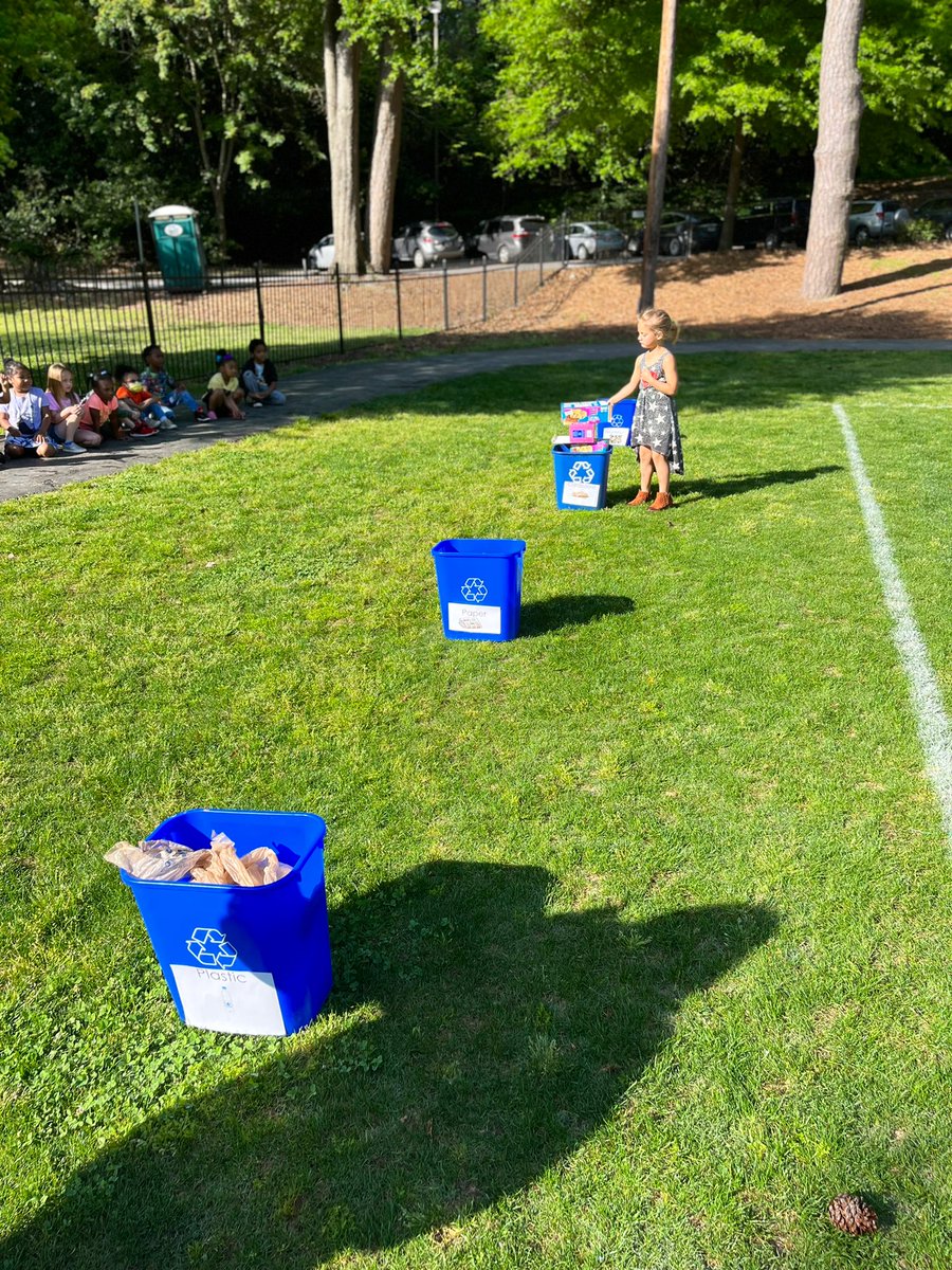BilalsPreKClass's tweet photo. Today is a MOST beautiful Earth Day!! ☀️🌎💚 These kiddos did a great job sorting and helping each other place the items in the right bins! ♻️🎉 #makinglearningfun #thisisprek @APSGardenHills @aps_OEL ❤️ https://t.co/vGShtZmFK5