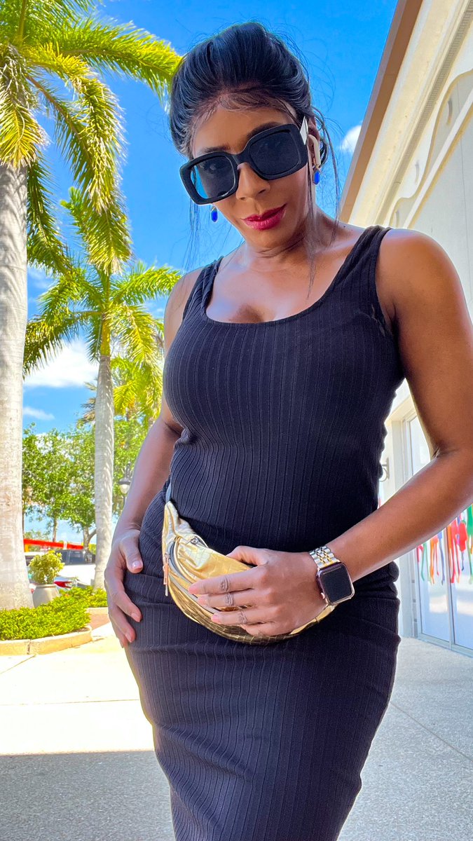 FirstYearAnnive's tweet photo. It’s crazy how blue the sky is here…but my palm trees are turning into Evergreens and Cinderella 👠 is coming home…It’s been fun Fort Myers 🤩 #cinderella #palmtrees #actress #love #adventure #Life #bestlife #storyteller #detroit https://t.co/QqUsVSGMDA