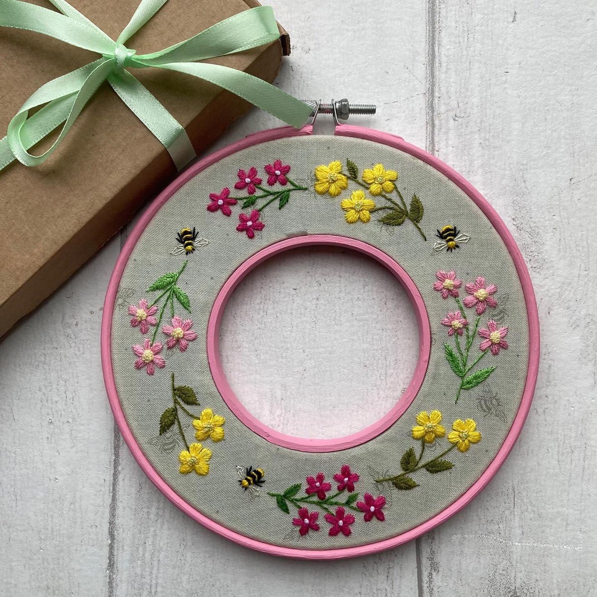 Little Green Stitches tweet media