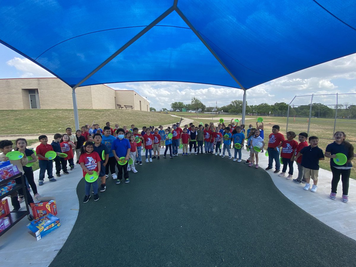 Celebrating our 5th Six Weeks Red Hot Readers! They met their 25 book goal and now we get to celebrate! ⁦<a href="/townleytorches/">TownleyTorchlighters</a>⁩ ⁦<a href="/_AnneClark/">Anne Clark</a>⁩ ⁦<a href="/IrvingISD/">Irving ISD</a>⁩ #myirvingisd