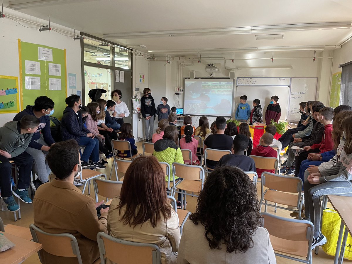 ZERMestral's tweet photo. Avui a l’ESCPortRodó @infocampredo celebrem sant Jordi com ens agrada: visita literària, tallers, contes amb les iaies de Vincles, berenar literari amb les famílies... GRàciES per les estones 🙌🏻compartides i per tantes 🗣PARAULES i 💋SOMRIURES https://t.co/F6MgUwcxY9