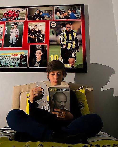 İdolünün izinden devam et çocuk 👏👏👏💙💛<a href="/10ardaguler/">Arda Güler</a>