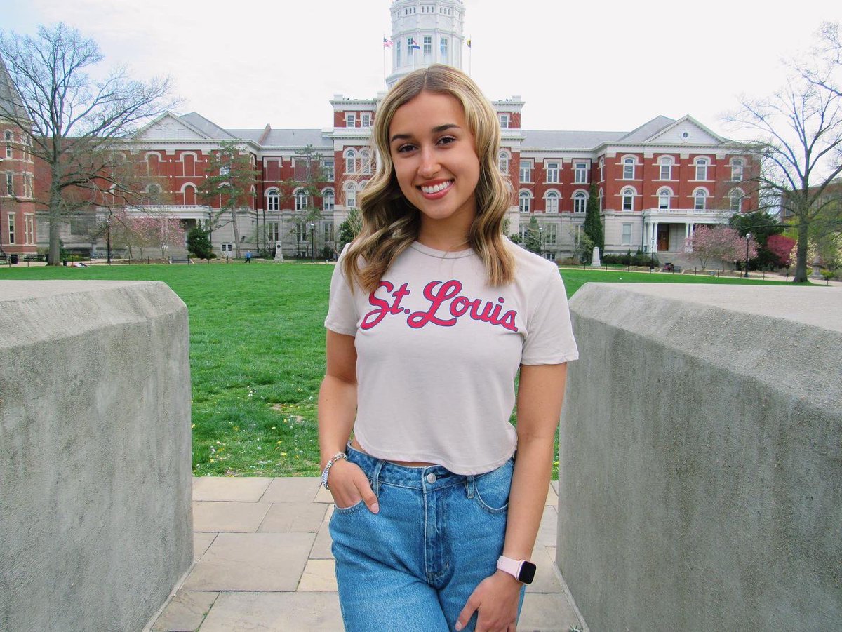 ElyseSchoenig's tweet image. JOB UPDATE: I’m thrilled to announce I’ll be a news reporter at KSDK in St. Louis starting in June!

I’m ready to start cheering on the Blues and to live with my best friends - but it might take me a while to start saying Bread Co. :) #LGB