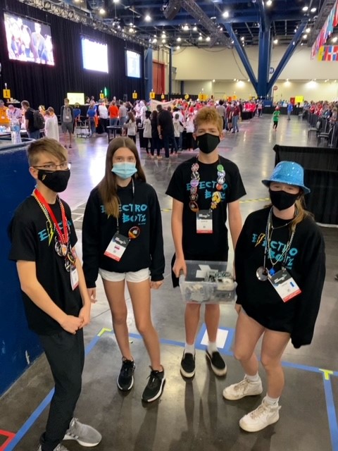 K12ASUEng's tweet photo. Best of luck to the Electro Botz this week! They are in Houston at FIRST World Championships. We are so proud to have the Electro Botz representing Arizona FLL! @ASUEngineering @firstlegoleague https://t.co/jjhxm7Ak83