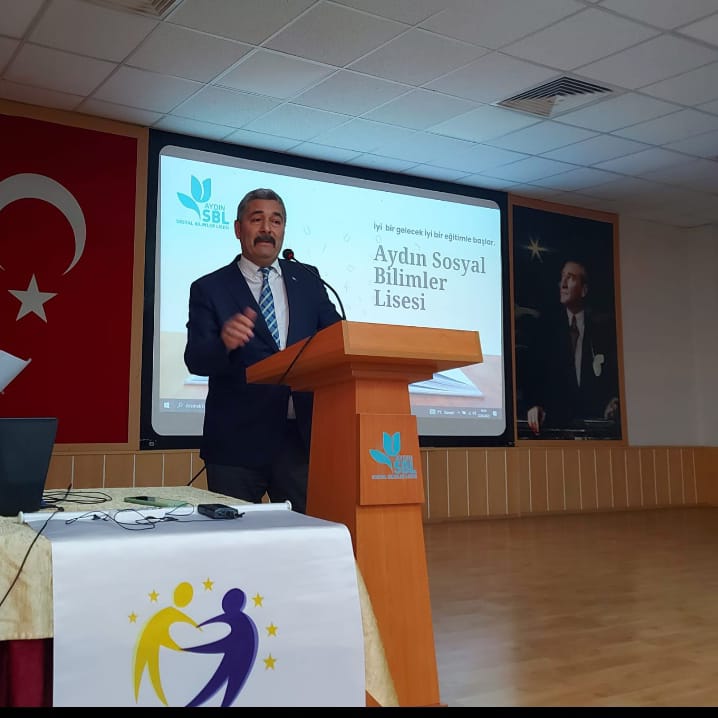 eTwinningAydin's tweet photo. 🔸️Bugün Efeler ilçemizde 2022 yılı eTwinning Kalite Etiketi Başvuru Süreci Eğitimi gerçekleştirilmiştir.

🔹️Eğitime katılım sağlayan tüm öğretmenlerimize teşekkür ediyor, kalite etiketi başvurularında başarılar diliyoruz. 👏🏻

📲 https://t.co/YjELa4MEzE

#HerŞeyAydınİçin🇹🇷🇪🇺 https://t.co/RUNmYXWZcZ