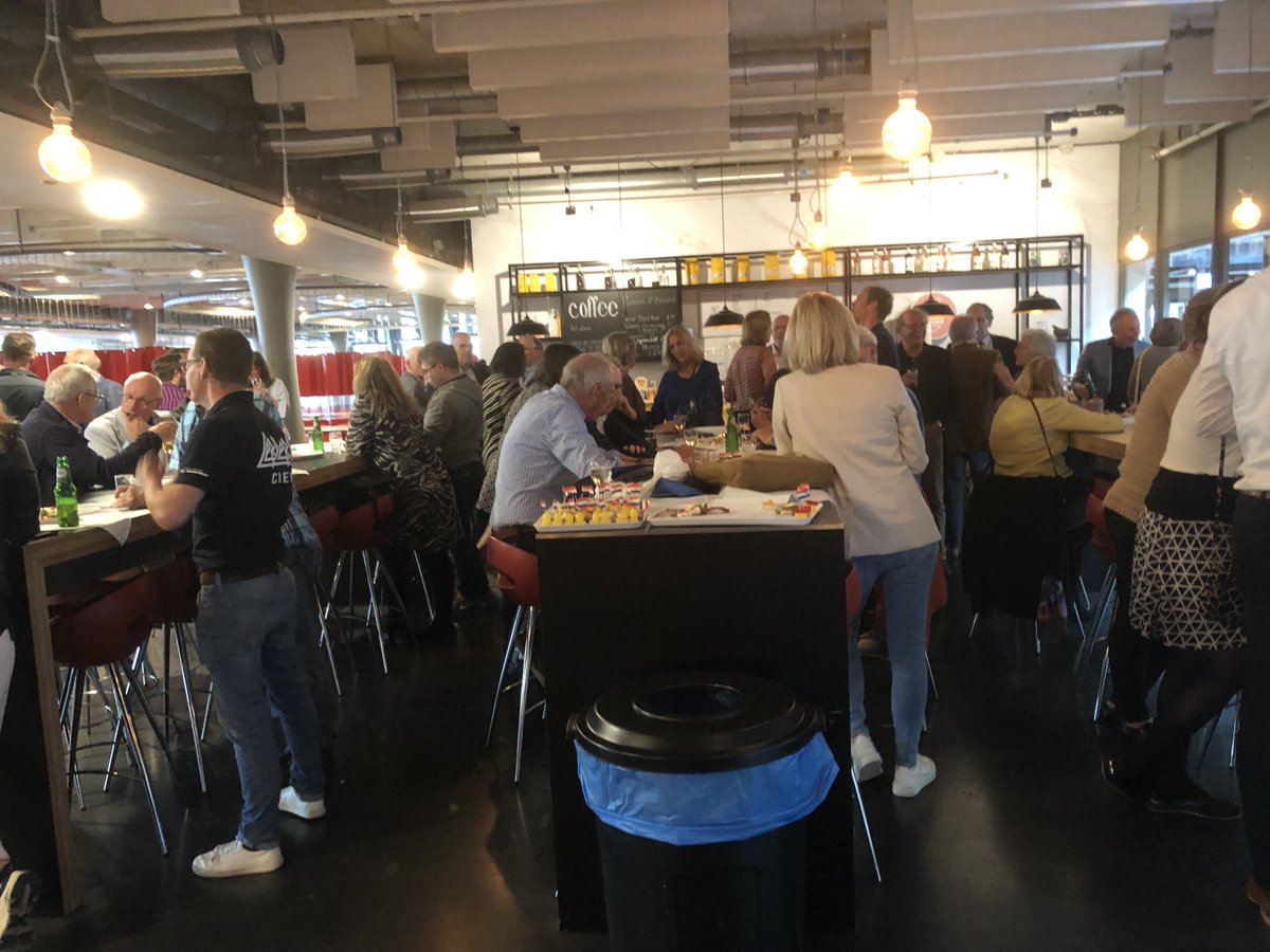 SlingerHengelo's tweet photo. En het bleef nog even onrustig in Hengelo… #slingerdag #beursvloer #netwerkborrel https://t.co/bDiRHBK38p