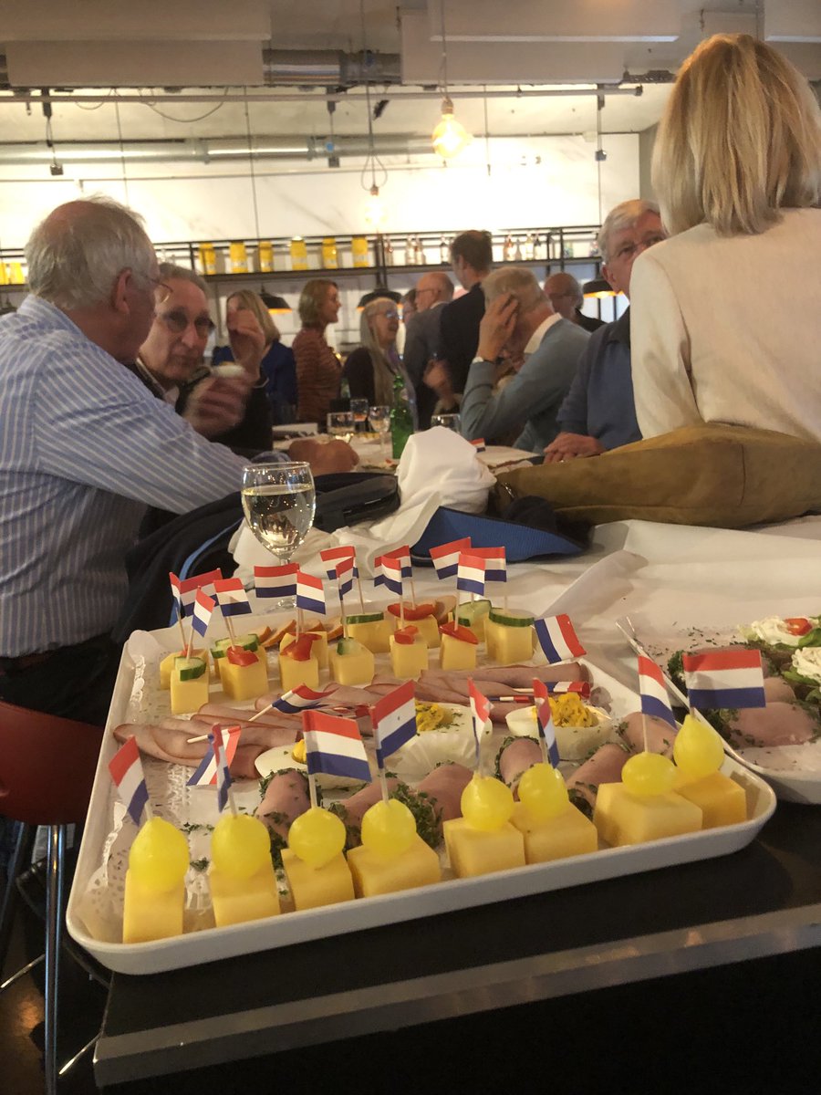 SlingerHengelo's tweet photo. En het bleef nog even onrustig in Hengelo… #slingerdag #beursvloer #netwerkborrel https://t.co/bDiRHBK38p