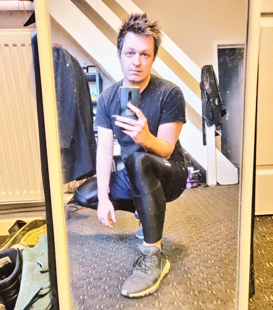PRUnreleased's tweet photo. One day I'll have a mirror that isn't a bitch to clean. I think today marks 2 months of solid gym going for #rangerfit and cosplay purposes. Off again just now! https://t.co/14vNPkra2x