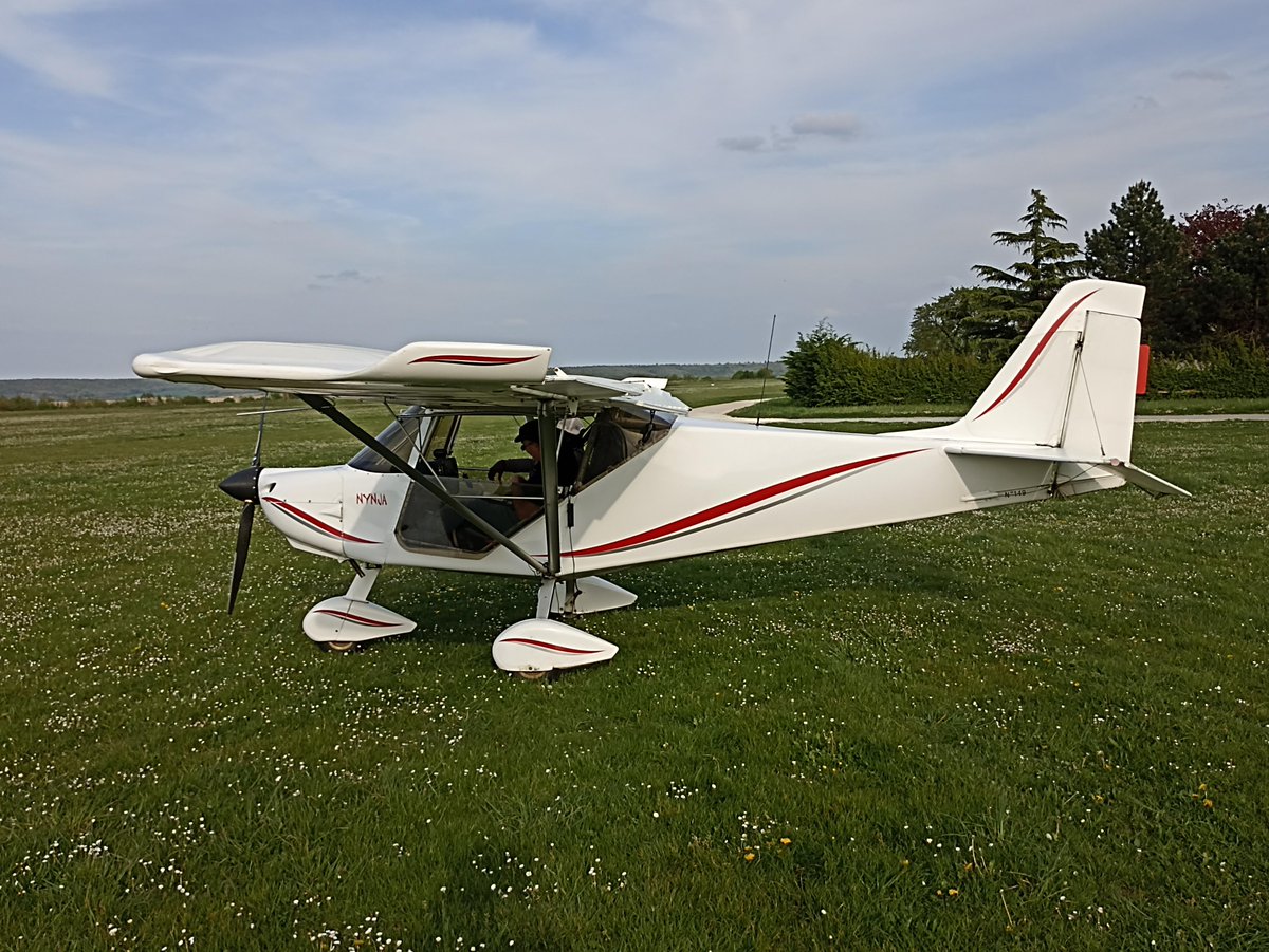 Globe_Spotter's tweet photo. Ce soir, un vol agréable jusqu'à l'aérodrome d'Orgenoy (LF7754). Terrain complétement inconnu pour moi mais premier "Kiss Landing" lors de mon deuxième atterrissage, comme quoi tout arrive. Que du bonheur !! 🥰🛩️🛩️
#ULM #ULMGeeks #ULMPassion #ULMLiberte #ElevePilote @FFfplum https://t.co/kNFtpuDar4