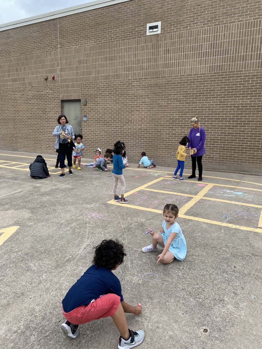 MistyLowe610's tweet photo. Happy Earth Day! PreK talked about taking care of our Earth and making it beautiful! ⁦@bbowenes⁩ #bbopride #lisdpk https://t.co/G71cf36dcs